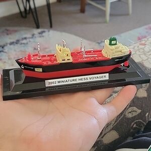 ☆ 2002 miniature Hess voyager in box Brand New Mini Figurine